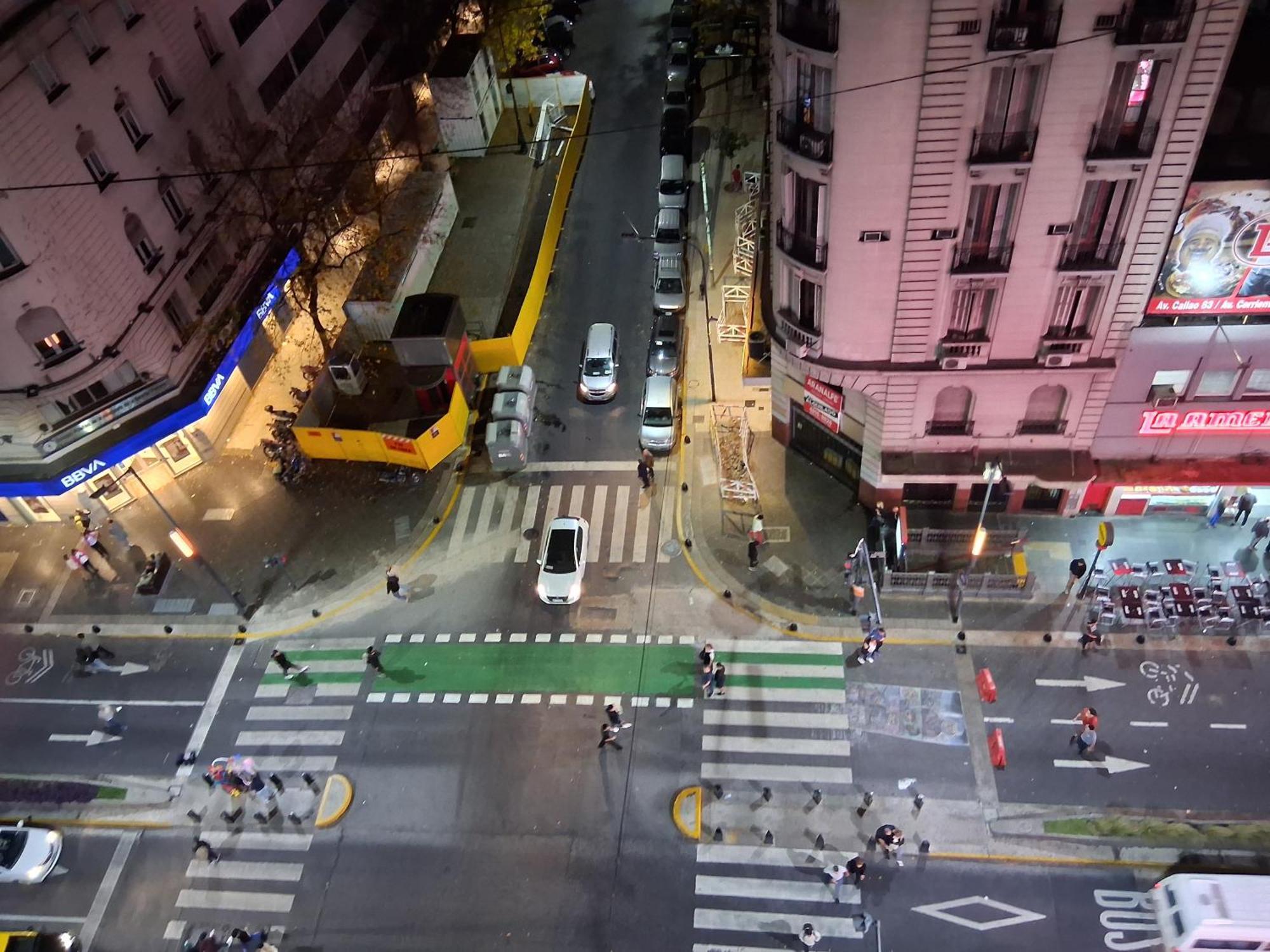 4 Ventanales Sobre La Avenida Corrientes * Ciudad Autónoma de Buenos Aires